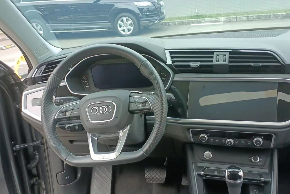 Audi Q36 2020